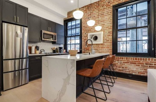 Arts/Warehouse District House | Roami at The Lola | Convention Center | 1 Bedroom