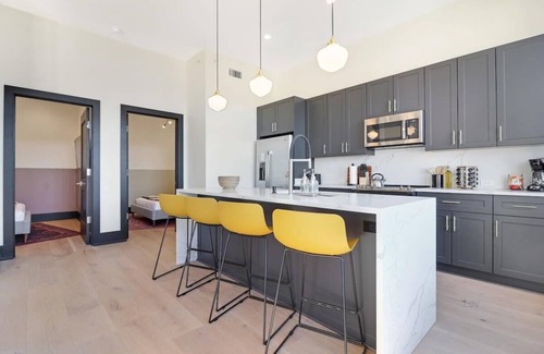 Arts/Warehouse District House | Roami at The Lola | Group Friendly | 7 Bed Combo
