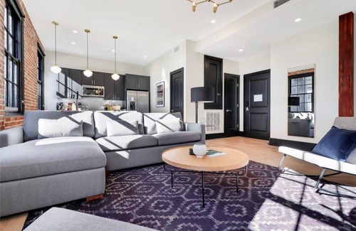 Arts/Warehouse District House | Roami at The Lola | Group Friendly | 4 Bedroom Apt