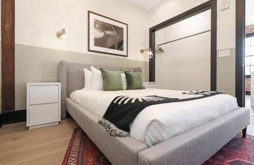 Arts/Warehouse District Apartment | Roami at The Lola Near Bourbon St 3BR #55