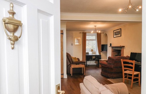 Askam-in-Furness Cottage | ROANVIEW COTTAGE, family friendly, with open fire in Askam-In-Furness