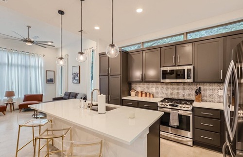 Jonestown House | Roaring Hills Modern Contemporary - New 30 Day Plus Rental