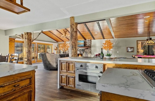 Boulder Bay Apartment | Roaring Lion Lakefront Lodge + Major Lake Views