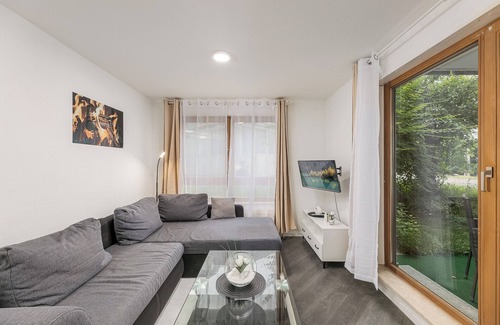 Weil der Stadt Apartment | Rob's Flat: Bright 3-room apartment for up to 5 people, 2 minutes to the S-Bahn