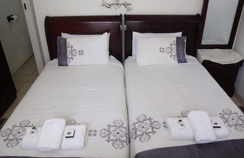Mmabatho House | Roba Monakedi Guest Lodge