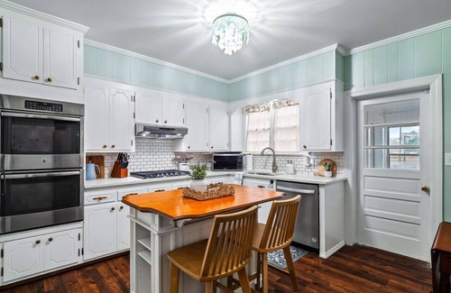 Washington Apartment | Roberson House: Private Pool|Walk to Downtown|Sleeps 12