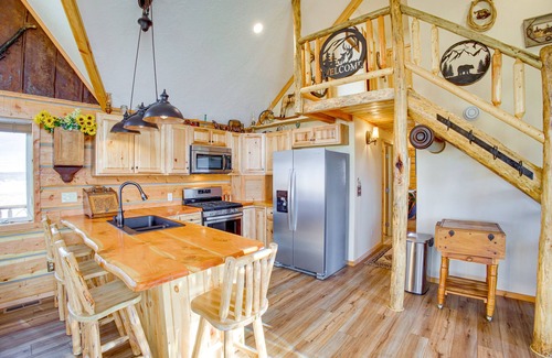 Roberts House | Roberts Home w/Western Decor & Mountain Views!