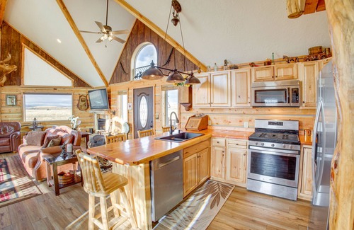Roberts House | Roberts Home w/Western Decor & Mountain Views!