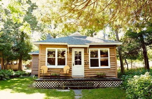 Idlewild Cottage | Robertson's Cottages; A Door County Waterfront Resort/Log Cabin, Dog Friendly