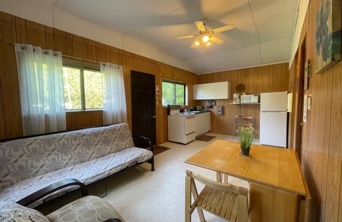 Hope Bay Cottage | Robin-Cedar garden Cozy Cottage #1 for a relaxing retreat