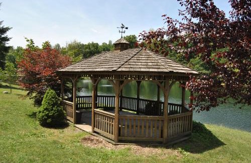 Lenhartsville Other | Robin Hill Camping Resort Two-Bedroom Cottage 6