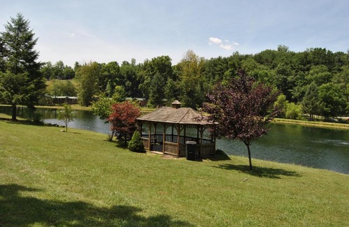 Lenhartsville Other | Robin Hill Camping Resort Premium Cottage 9