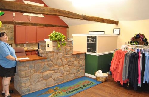 Lenhartsville Other | Robin Hill Camping Resort Premium Cottage 9