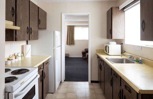 Gorge -Tillicum Area Hotel | Robin Hood Inn & Suites
