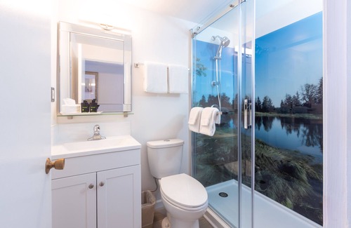 Gorge -Tillicum Area Hotel | Robin Hood Inn & Suites