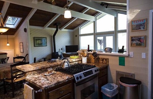 Northwood House | Robin's Hood on the River w/Spectacular Views, near vineyards & coastal beaches