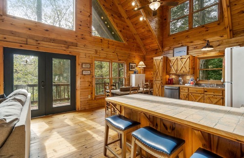 Lancaster Ski Chalet | Robin's Nest at Cove Hollow