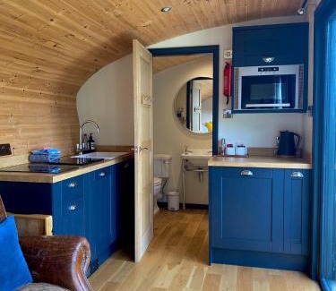 Foolow Apartment | Robin's Nest (Top Cabin)