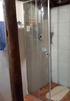 Ethekwini Apartment | Robin's Thatch Studio- bush camp in the suburbs-sleeps 2
