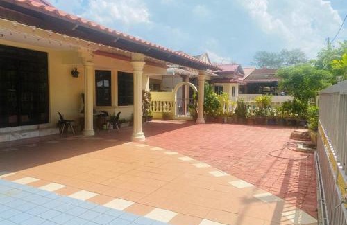 Butterworth House | Robina Homestay