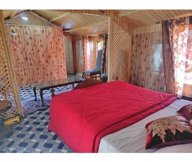Dal Lake House | Robinhood Houseboat, Srinagar