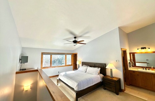 Intermountain Condo | Robins Nest | Newly Renovated Multi Level Vail Home