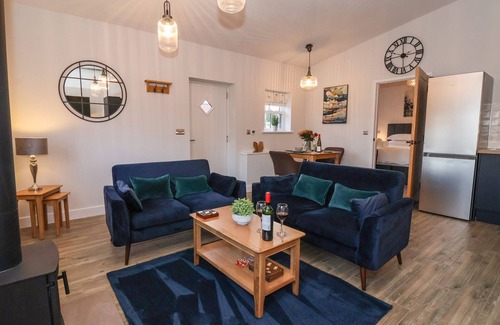 Fangfoss Cottage | ROBINS NEST, pet friendly, character holiday cottage in Pocklington