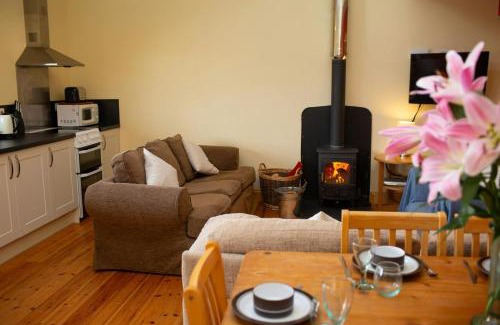 Lampeter House | Robins Perch Eco Lodge Apartment Lampeter