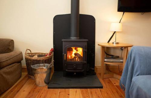 Lampeter House | Robins Perch Eco Lodge Apartment Lampeter