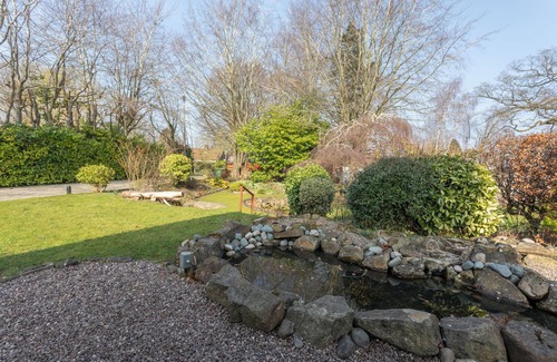 Offerton Cottage | Robins Perch- Modern Cosy Cottage with Fantastic Garden View in a quiet location