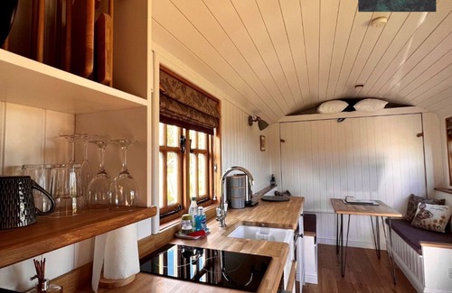 Alfriston Cabin | Robins Retreat - orchard with hot tub - see extras