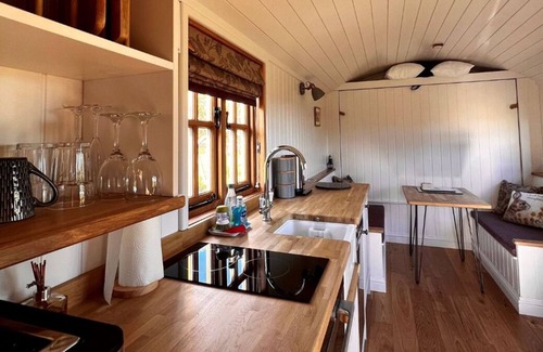 Alfriston Apartment | Robins Retreat - Orchard With hot tub - see Extras