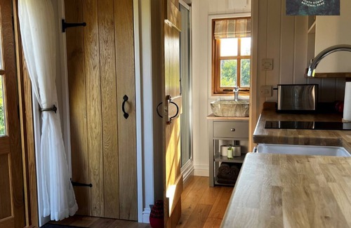 Alfriston Apartment | Robins Retreat - Orchard With hot tub - see Extras