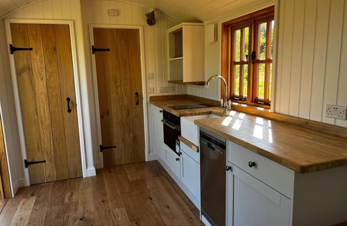Alfriston Apartment | Robins Retreat - Orchard With hot tub - see Extras