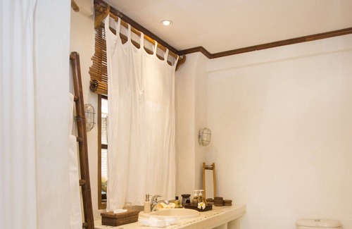Balabag Villa | Robinson Beach House-2BR