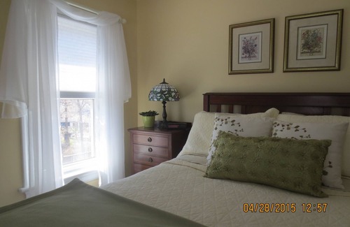 Thorold Bed & Breakfast | Robinsong Bed and Breakfast
