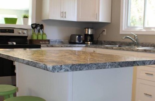 Ameliasburgh House | Roblin Lake-waterfront stay PEC