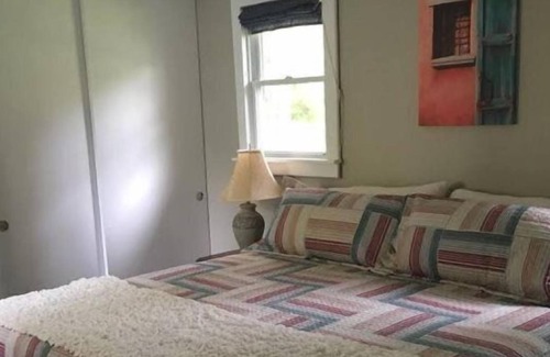 Ameliasburgh House | Roblin Lake-waterfront stay PEC