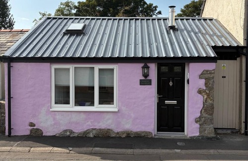 Brynsiencyn Cottage | Robyn’s Retreat – Cosy Hideaway Perfect for Explor