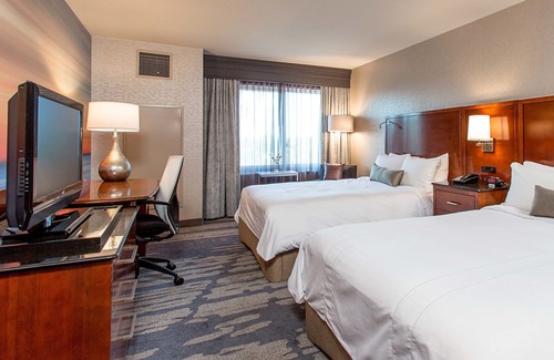 North Greece Hotel | Rochester Airport Marriott