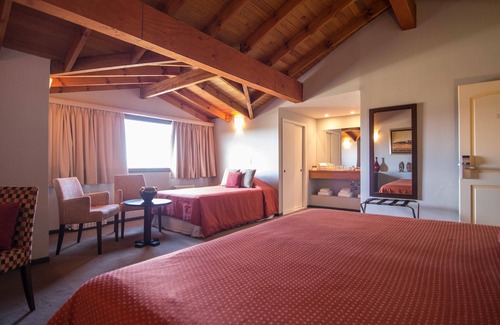 Macrozona Bahia Redonda y Primeros Faldeos Hotel | Rochester Calafate