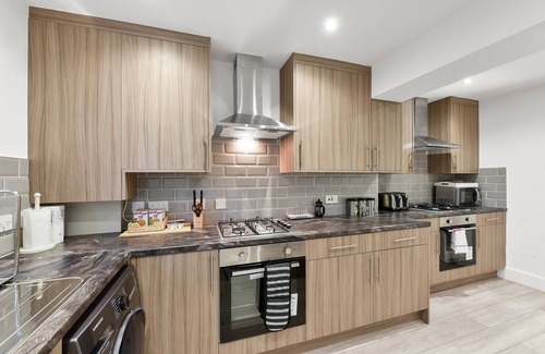 George Green House | Rochfords Serviced House with 5 Bedrooms, 4 bathrooms, upto12 beds