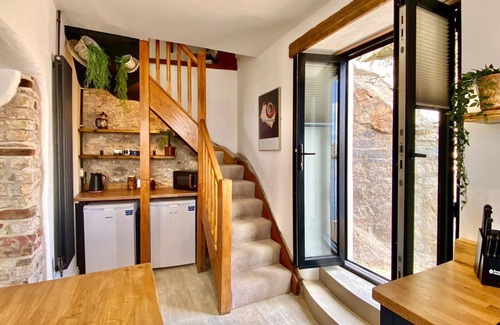 Plymouth Cottage | Rock Cottage direct beach access and sea views