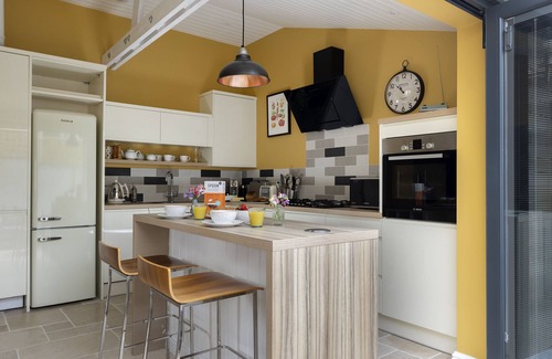 Minchinhampton Cottage | Rock Cottage - sleeps 2 guests in 1 bedroom