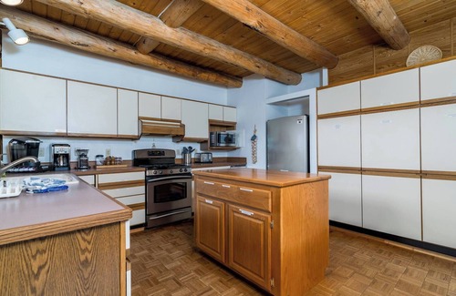 Drummond Cabin | Rock Creek Cabin Hideaway with Stunning Views!