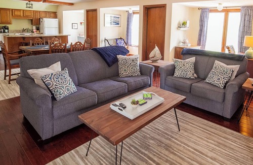 West Shore House | Rock Creek Loft Guest House neighboring Lake Perry