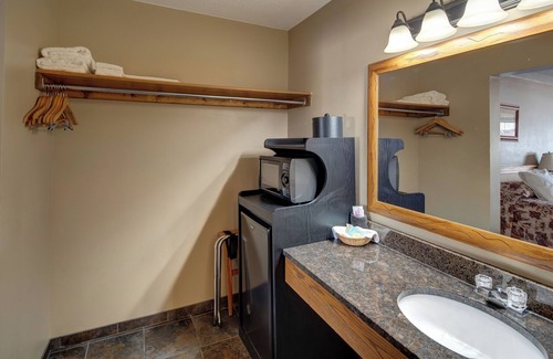 Custer Hotel | Rock Crest Lodge And Cabins