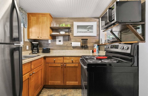 Jenkins Cabin | Rock Haven Cottage - Private, Bring Your Boat, Enjoy The Swim Dock, Pool, and Beautiful Views!