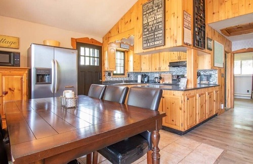 Seguin Cottage | Rock Heaven - Affordable Cottage w/Large Grass Lawn & Deck, Great Swimming