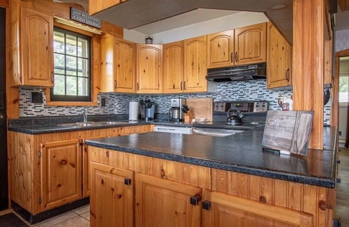 Seguin Cottage | Rock Heaven - Affordable Cottage w/Large Grass Lawn & Deck, Great Swimming